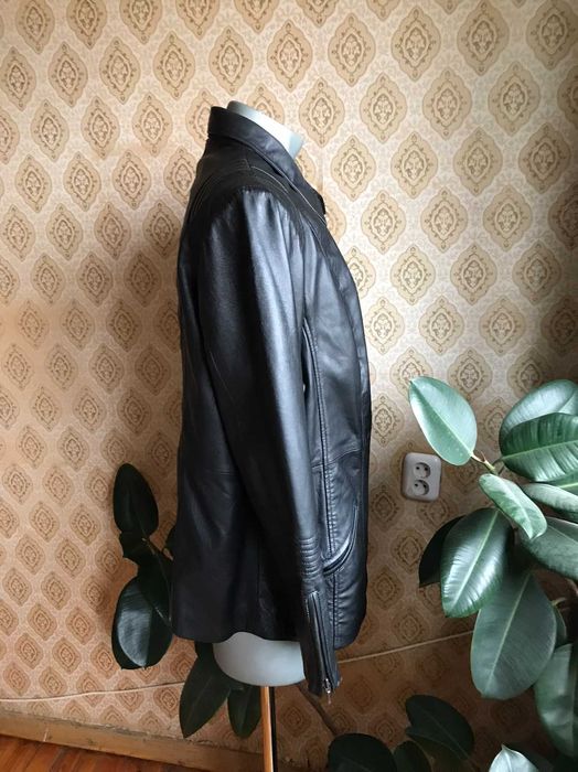 Женская кожаная куртка размер 58-60.