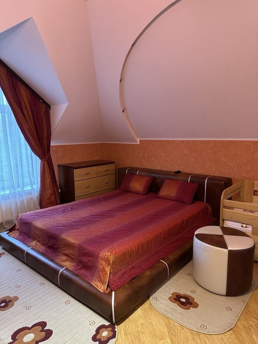 Спальня комод ліжко шафа-купе пуф