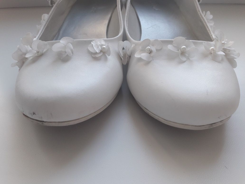 Белые нарядные туфли Graceland размер 34