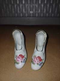 2 Miniaturas Sapatos em porcelana com motivos florais