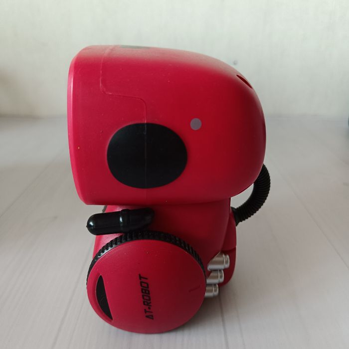 At robot розумний