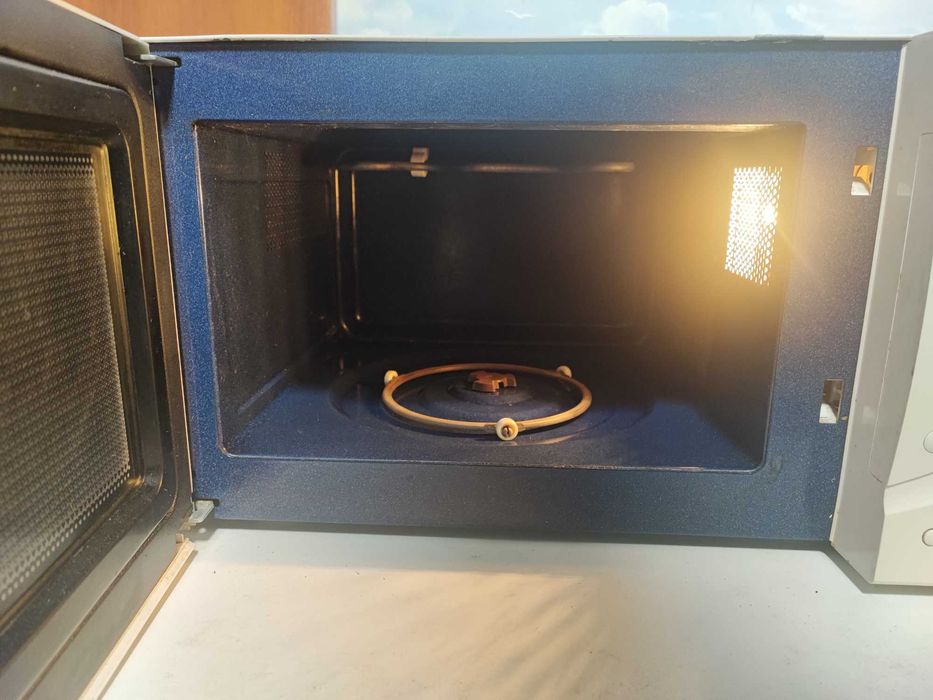 Микроволновка Samsung CE2774R