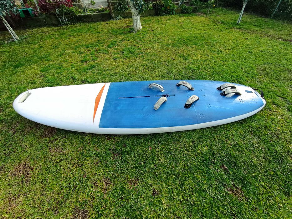 Pranchas de windsurf grandes, com patilhão rebatível e fin