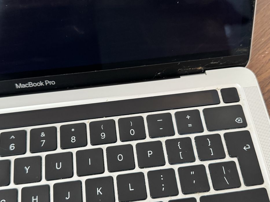 MacBook Pro 2020rok, M1 , Toch bar, uszkodzona matryca
