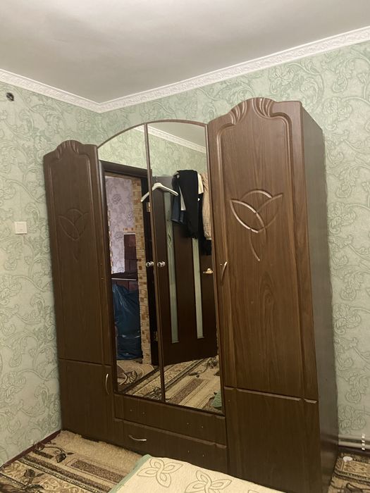 Продається б/у шафа із тумбочками.Можна окремо.Самовивіз