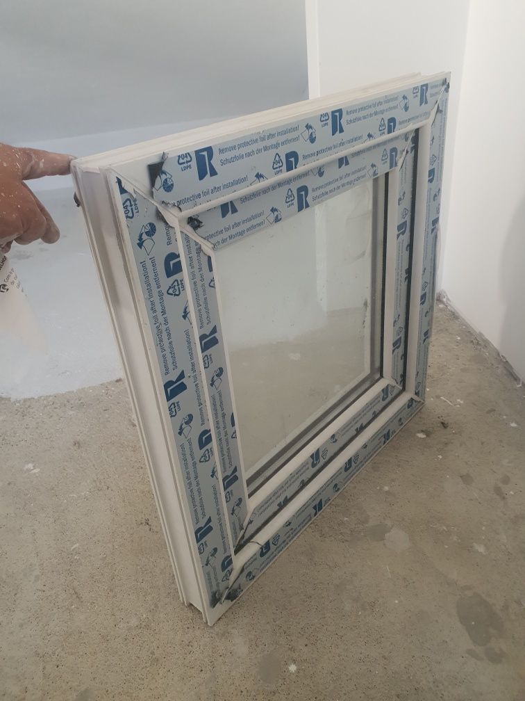 Janela pvc nova 60×60 oxilobatente completa