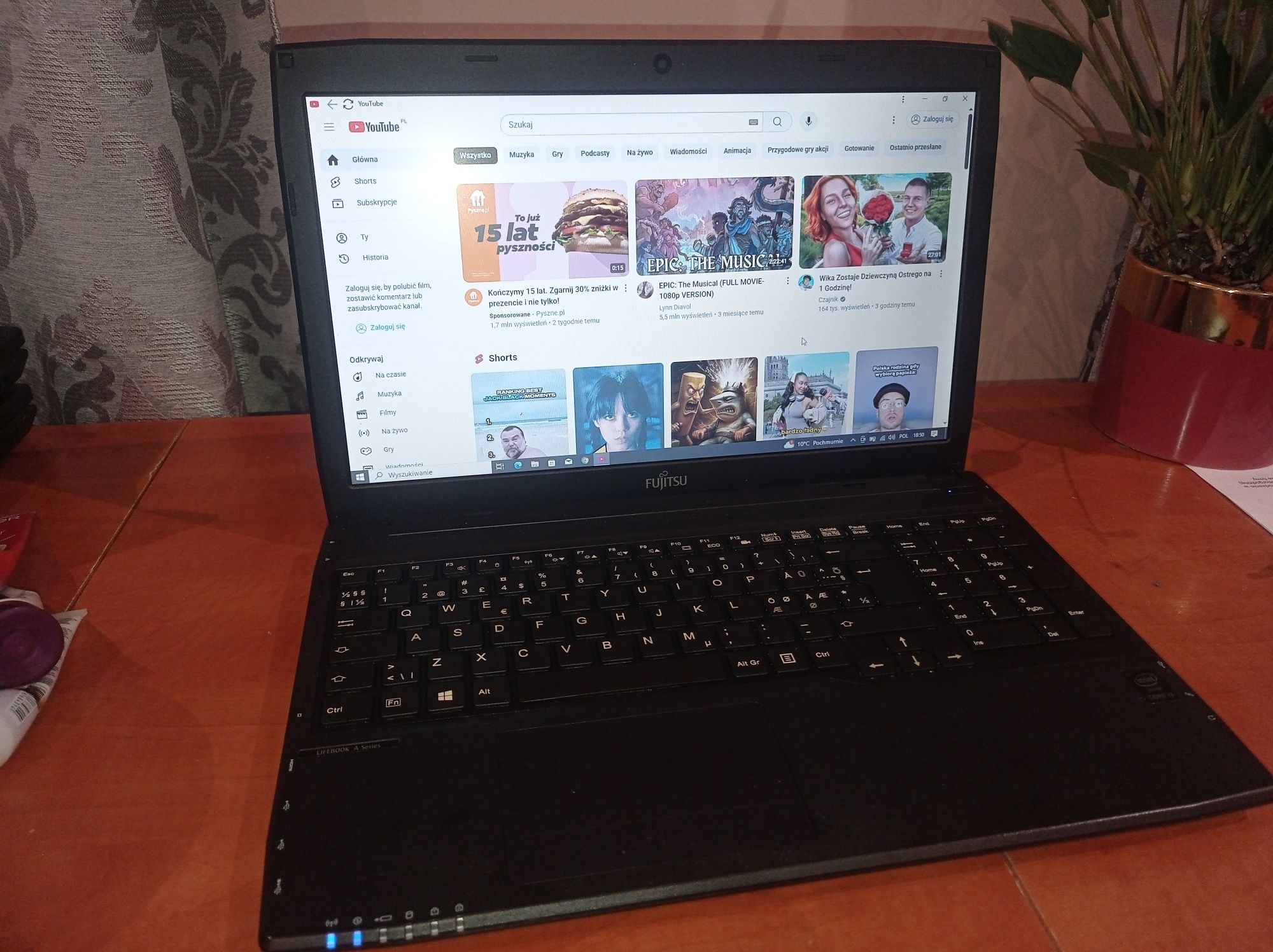 Fujitsu A514 - i3-4005/250gb/8gb/intel hd 4400.