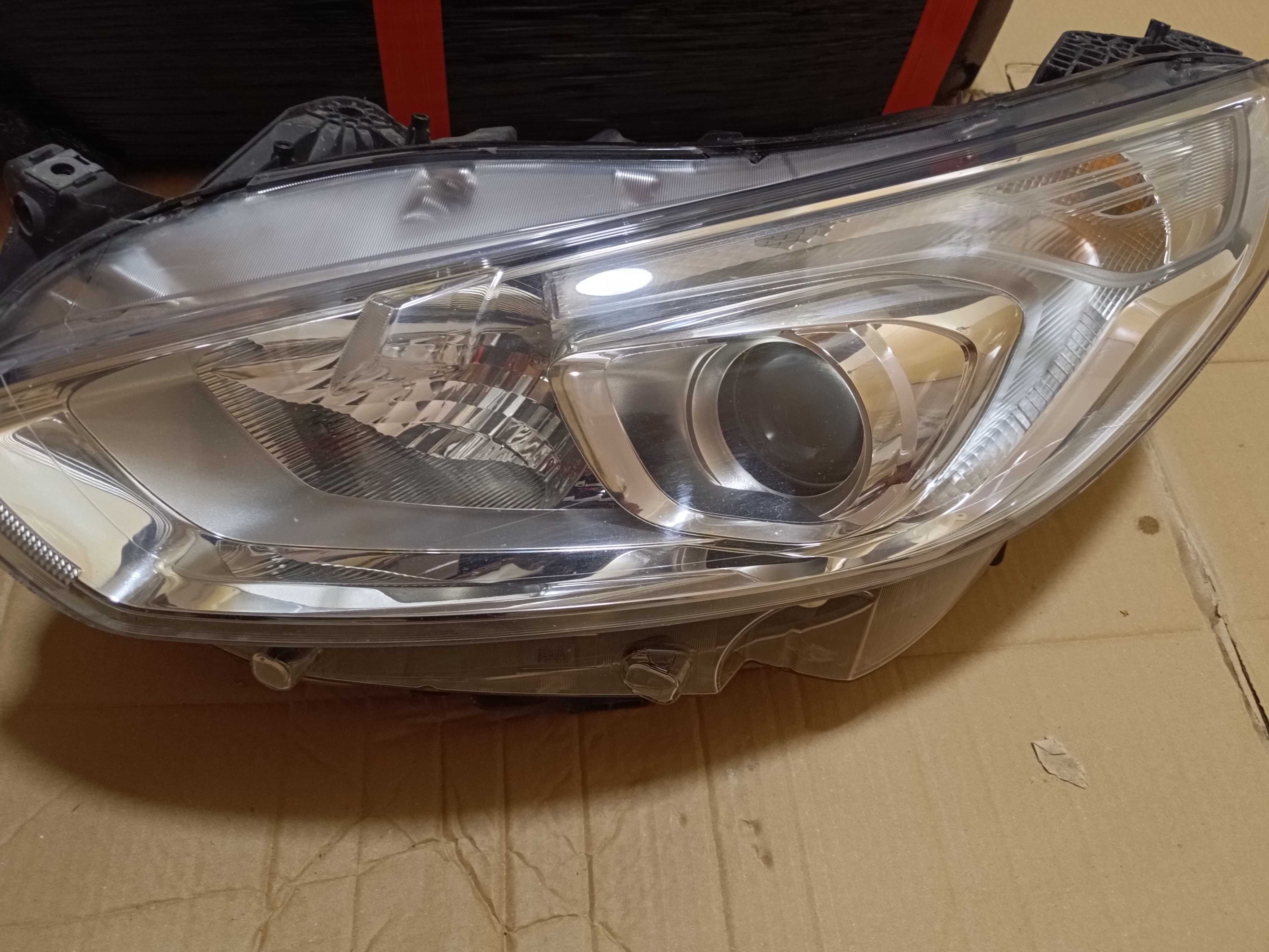 Lampy, reflektory Ford S-Max Mk2 2015-