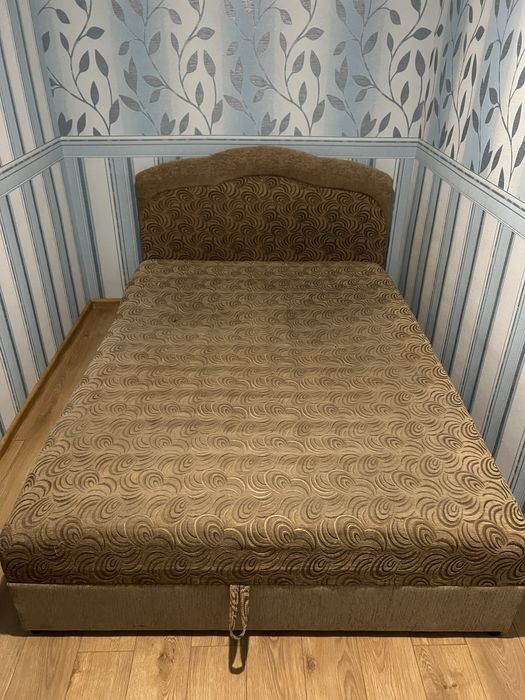 Продам двоспальне ліжко 140х200