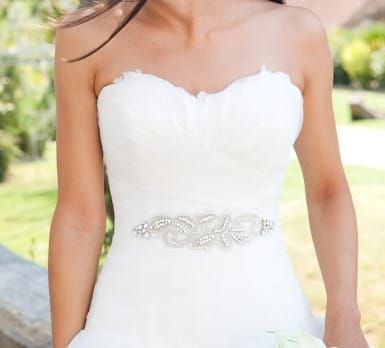 Vestido de noiva "NOVO" Pronovias Benicarlo. Decote em plumas.
