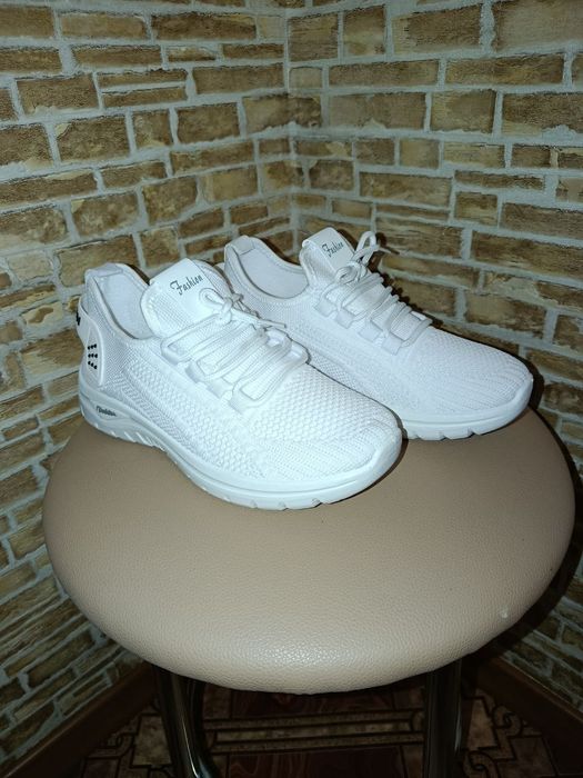 Кросовки 36р, женские, новые.