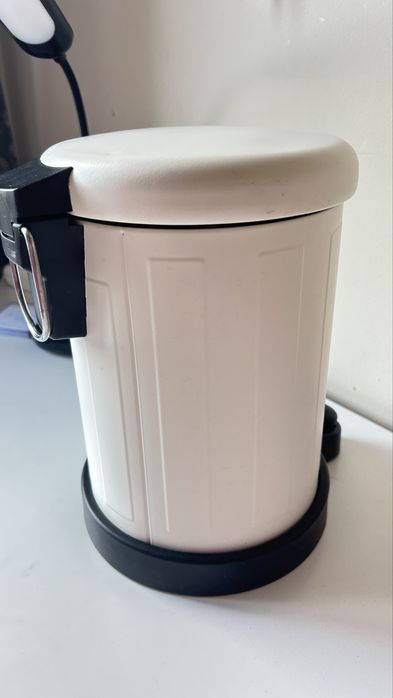 Śmietnik łazienkowy ikea