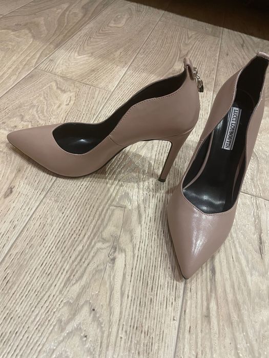 Туфлі на підборах