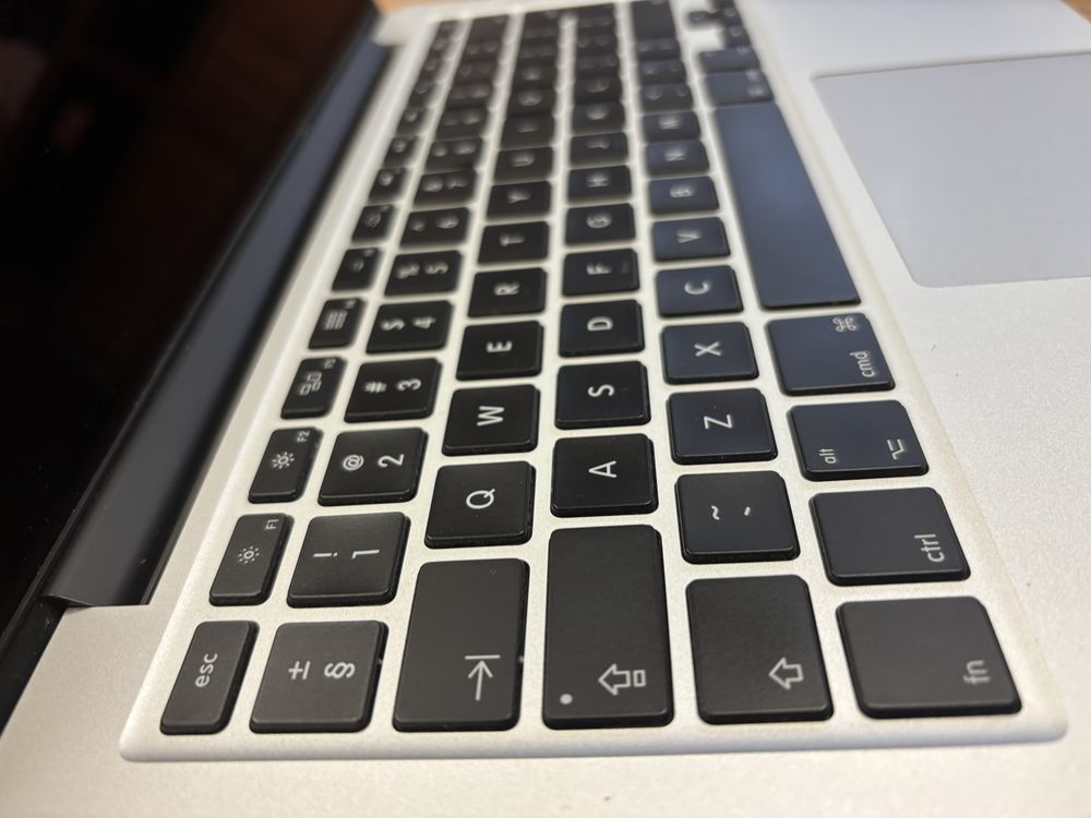 Laptop Macbook pro 2012 z ładowarką