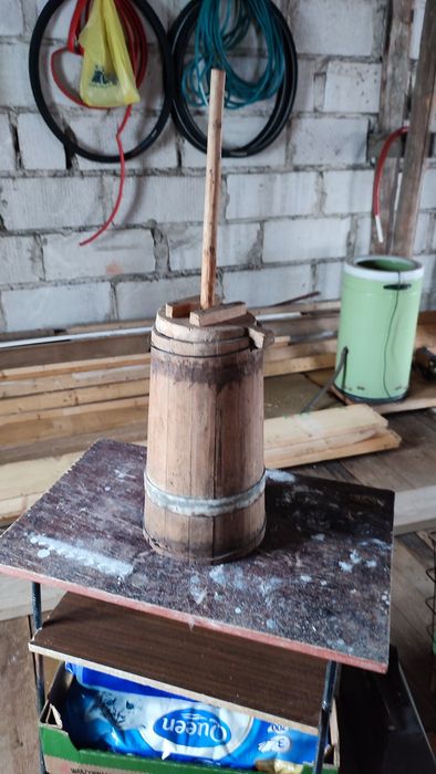 Stara drewniana maselnica zabytek.