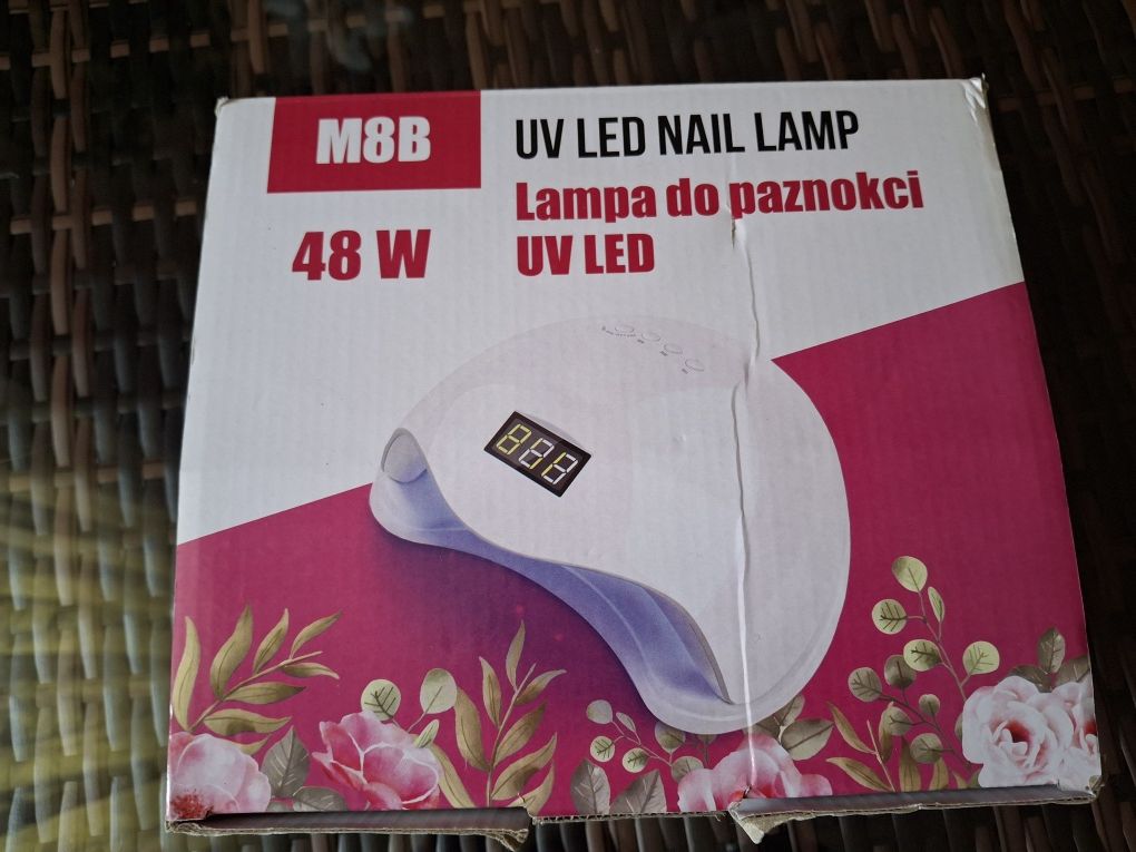 Lampą led UV do paznokci