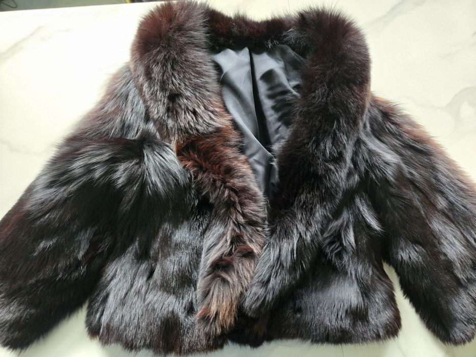 Używane futro z lisa czarne naturalne futro