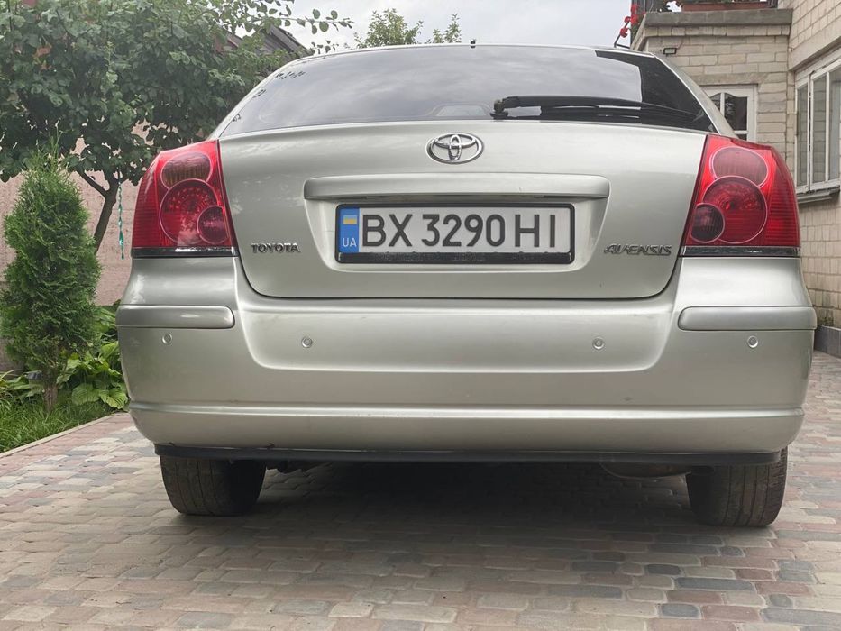 Toyota avensis 2003