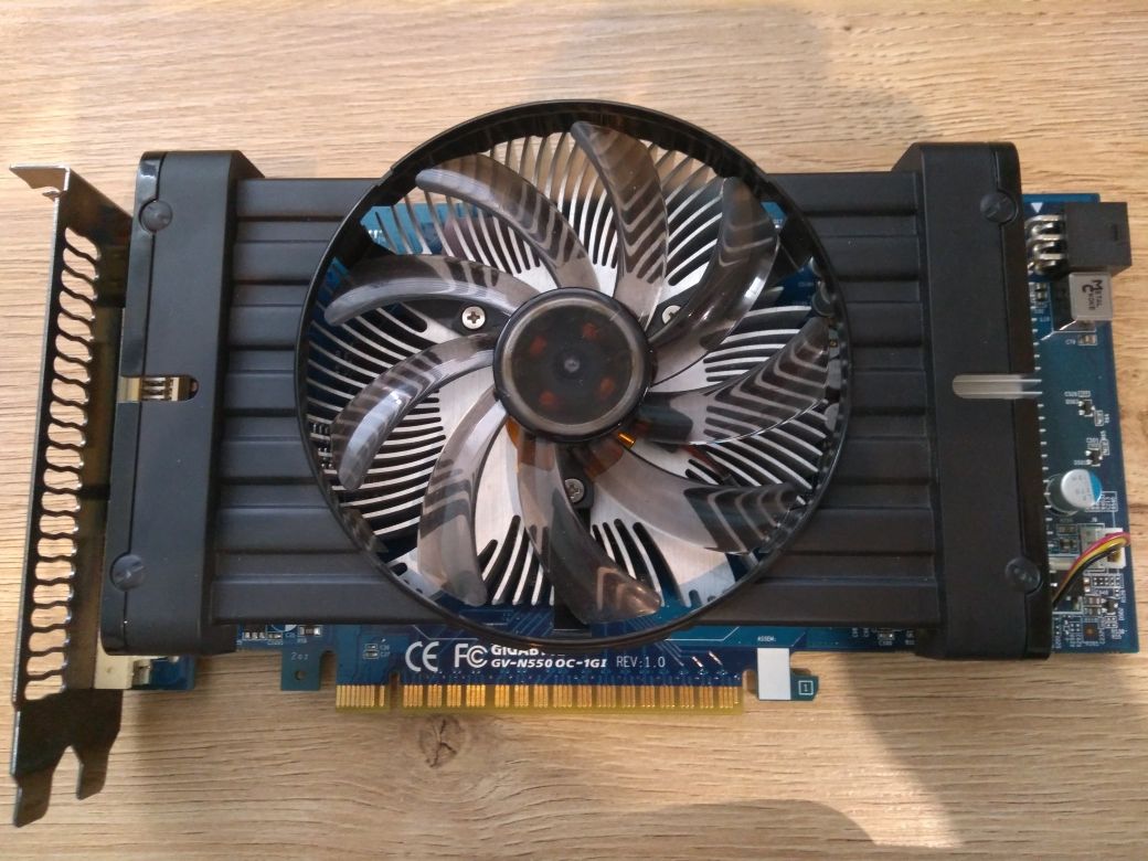 2x GTX 550 1GB GDDR5