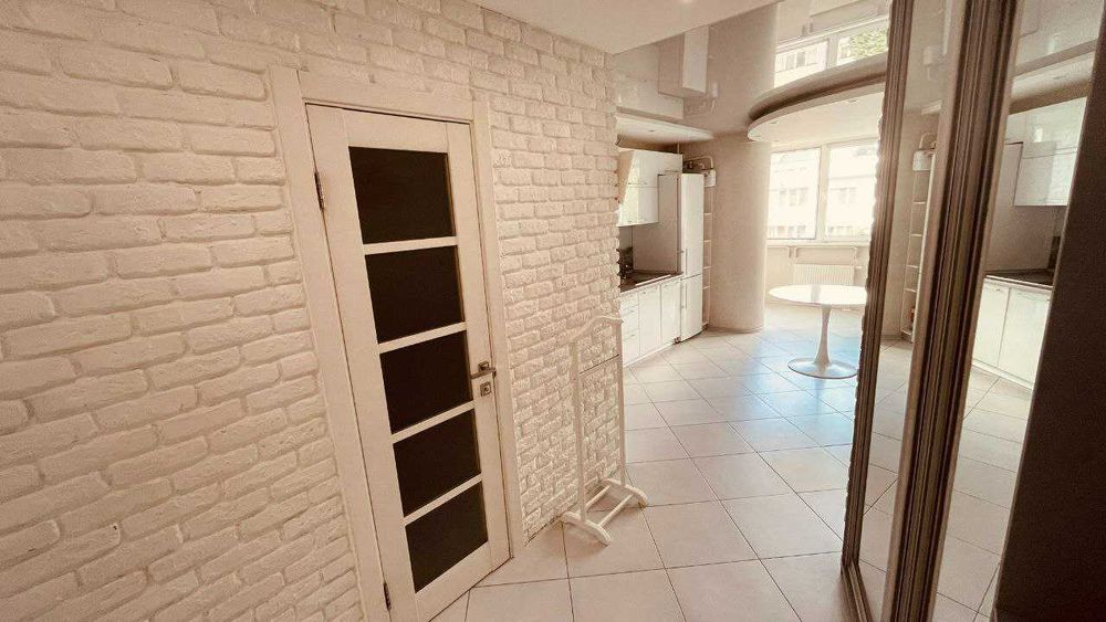 Продам однокімнатну квартиру в буд. 2013 року по вул. Зодчих 50Б