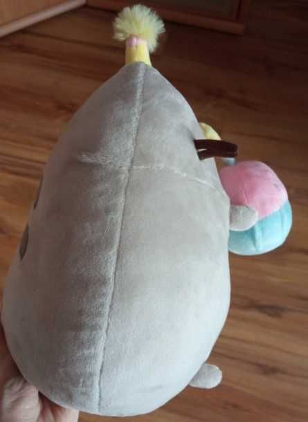 PUSHEEN z tortem w czapce 27cm BIRTHDAY PARTY kot zabawka dla dziecka