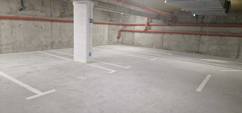 Bronowicka Reda City podziemne miejsce postojowe klatka F winda