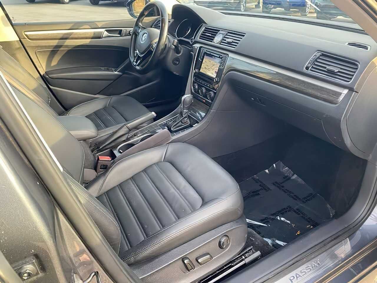 Volkswagen Passat SEL 2021