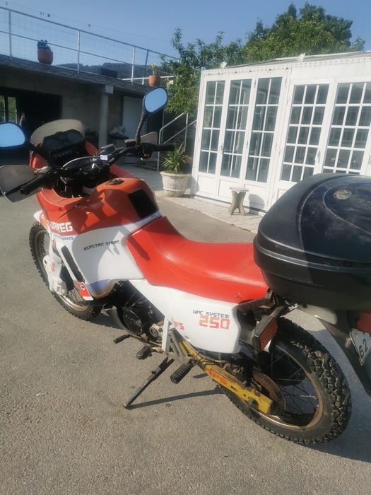 Aprilia Tuareg 125 – Ano 1988 Clássica de Enduro 2T- Documentos em dia