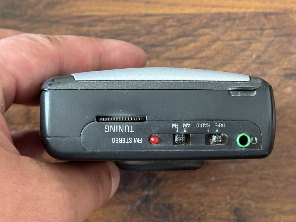 Walkman Philips z radiem AQ 6560, sprawny, po wymianie paska.