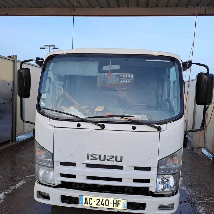Izuzu bascula 3 litros