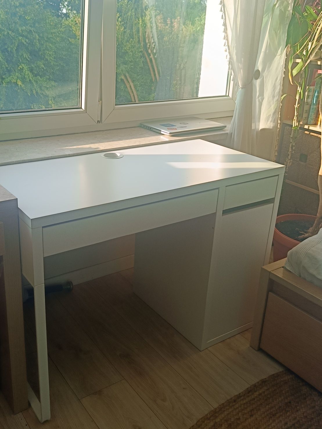 Białe biurko z szufladą i szafką (IKEA:Mickey) 105:50