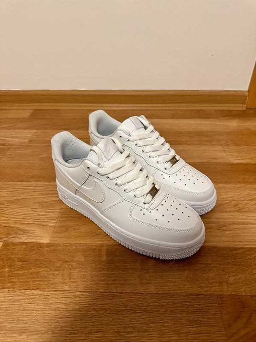 Białe trampki Nike, rozmiar 38,5