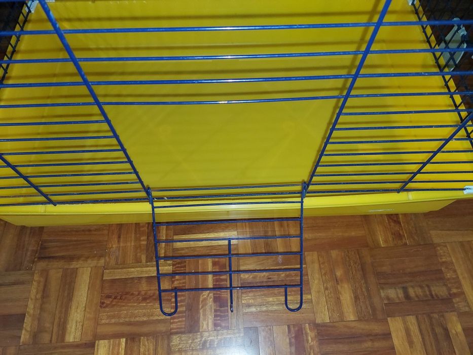 Vende-se gaiola muito grande (77*47*60) para roedores com plataformas