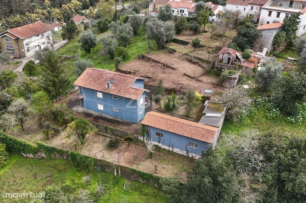 Moradia e terreno - Santo António dos Olivais