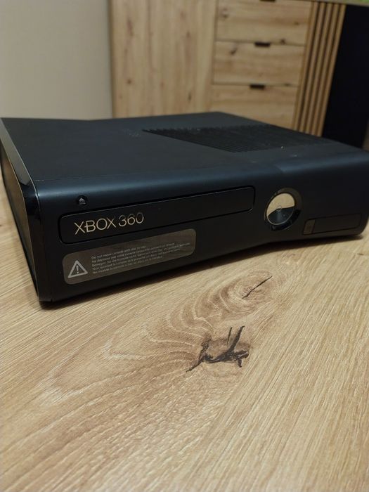 Xbox 360/Kinect/pad/przewody/2 gry/pudło oryginal.