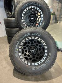 Новый комплект диски + шины Yokohama R17 на Jeep Wrangler Rubicon