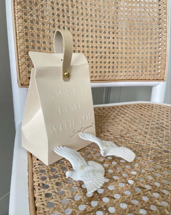 Prezent białe turkawki ozdoba choinkowa