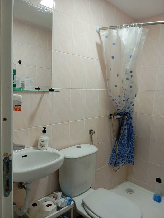 Alugo quarto individual perto estação de metro de Francos