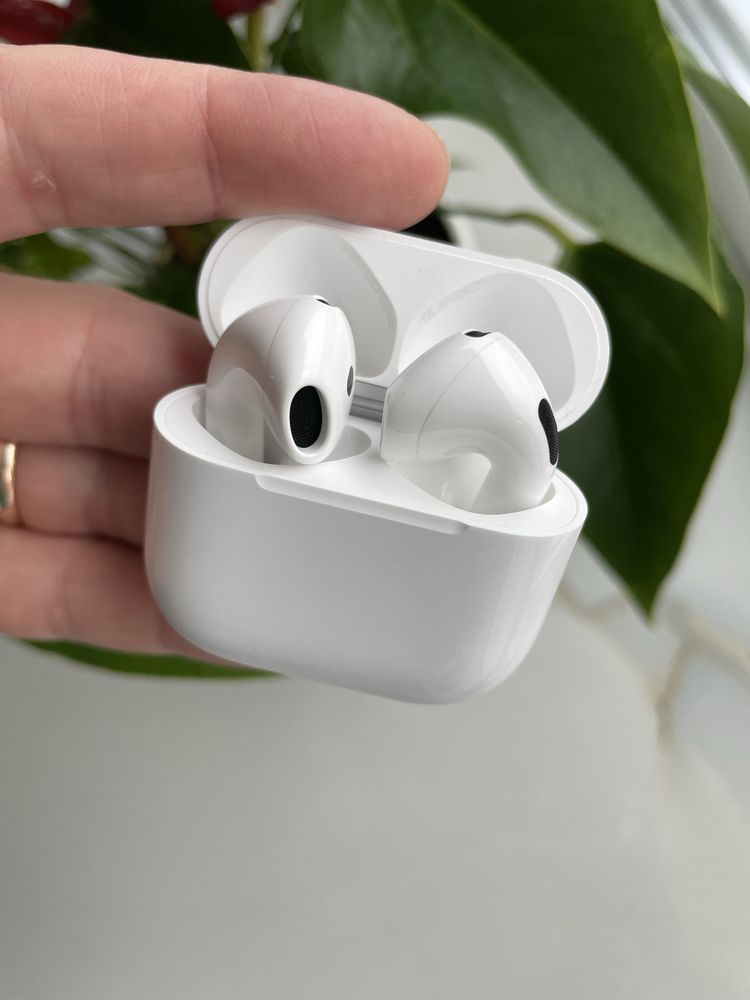 Apple AirPods 4 with Active Noise Cancellation (MXP93)