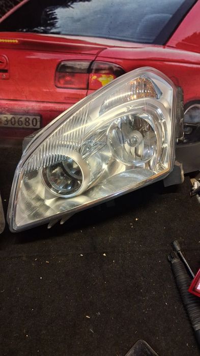 Передня права ліва фара Nissan Qashqai j10 ксенон