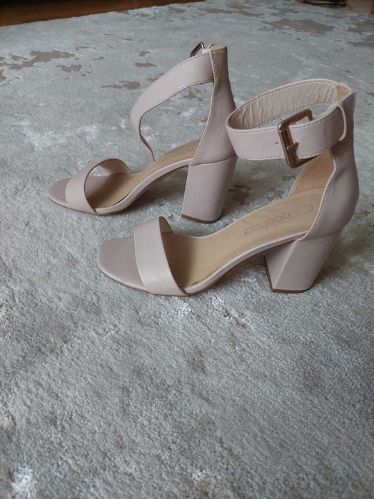 Туфлі бежеві шкіряні