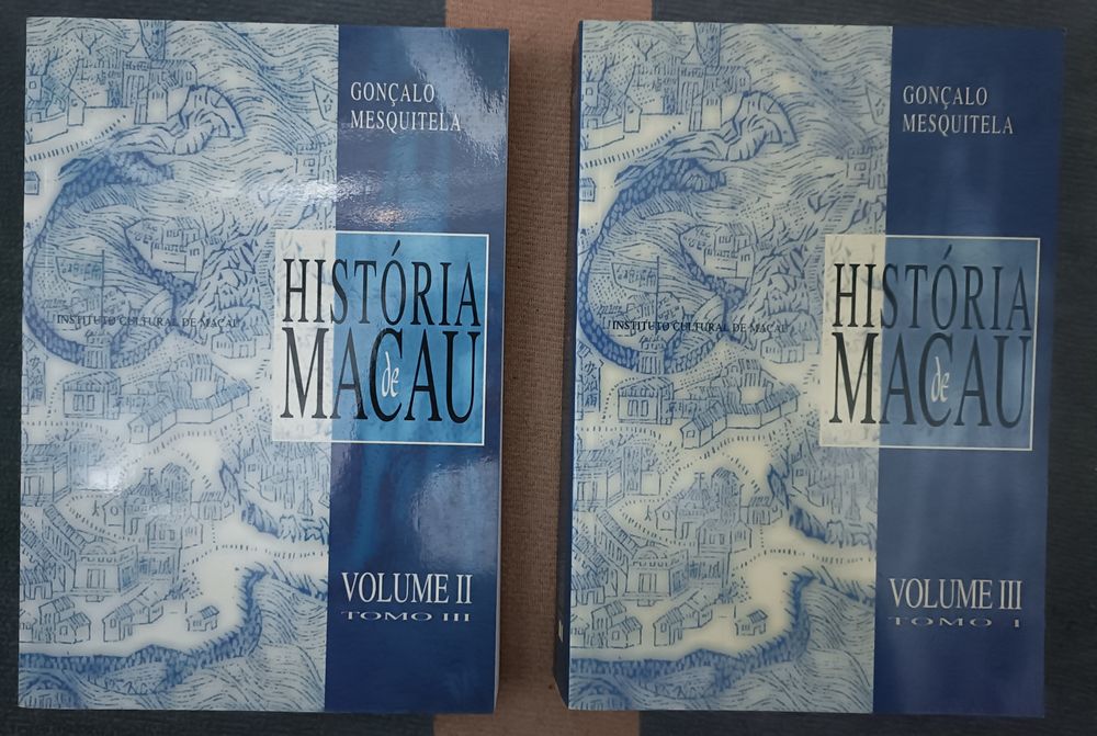 "História de Macau" de Gonçalo Mesquitela, 2 volumes