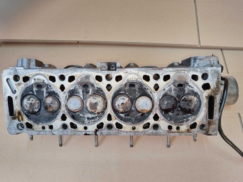 Głowica silnika Citroen Berlingo Peugot Partner 1.9  d  td scudo