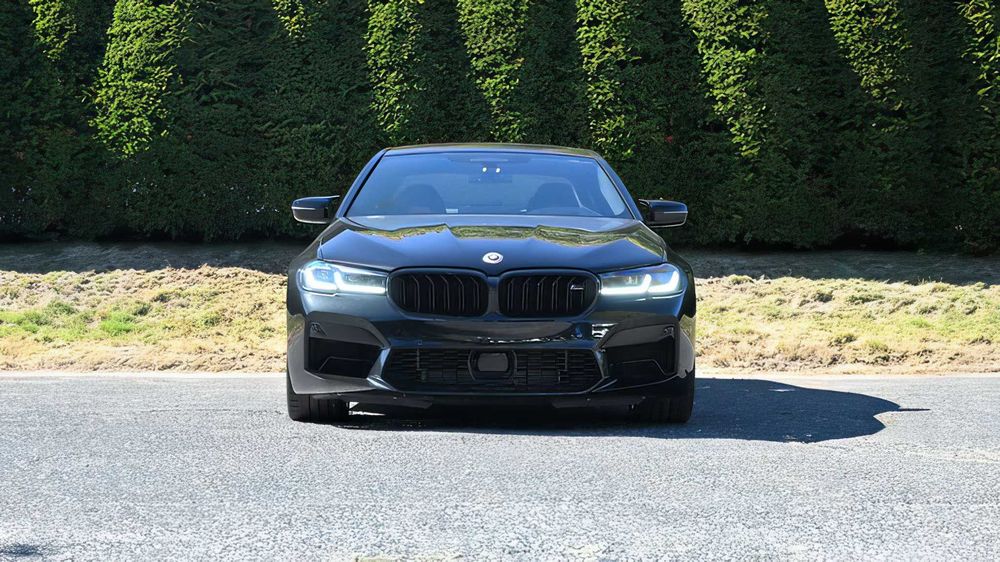 BMW M5      2023