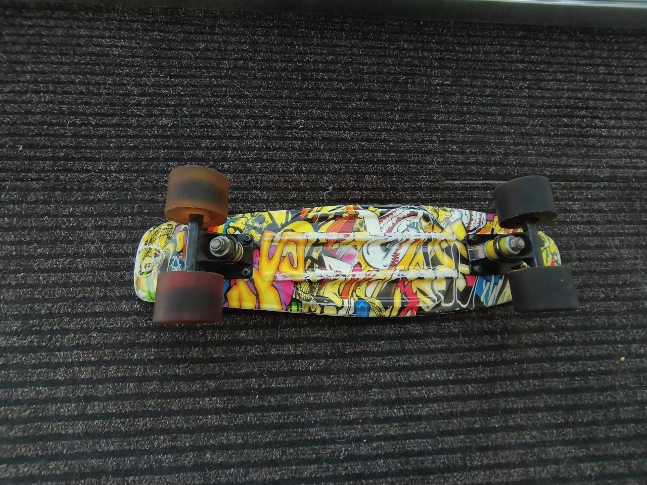 Penny board FISZKA deskorolka dla dzieci 56cm GRAFFITI