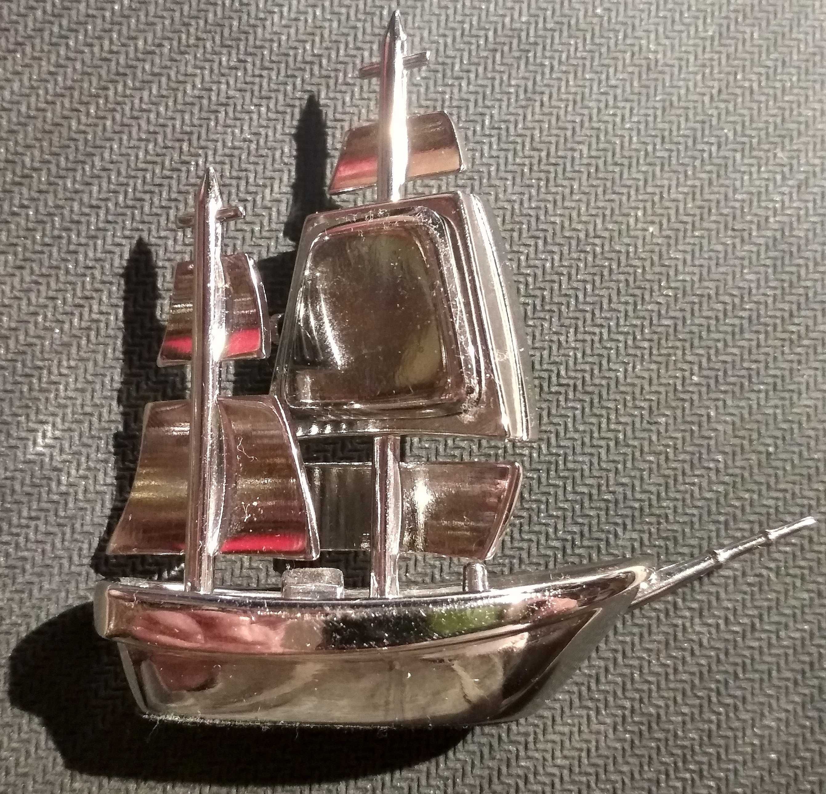 Zegarek stojący kolekcjonerski miniaturowy żaglowiec Le Temps statek