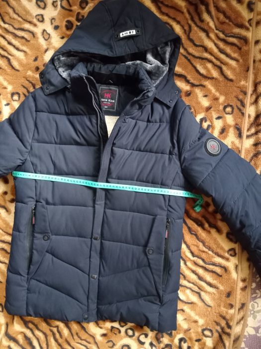 Тепла зимова чоловіча куртка.