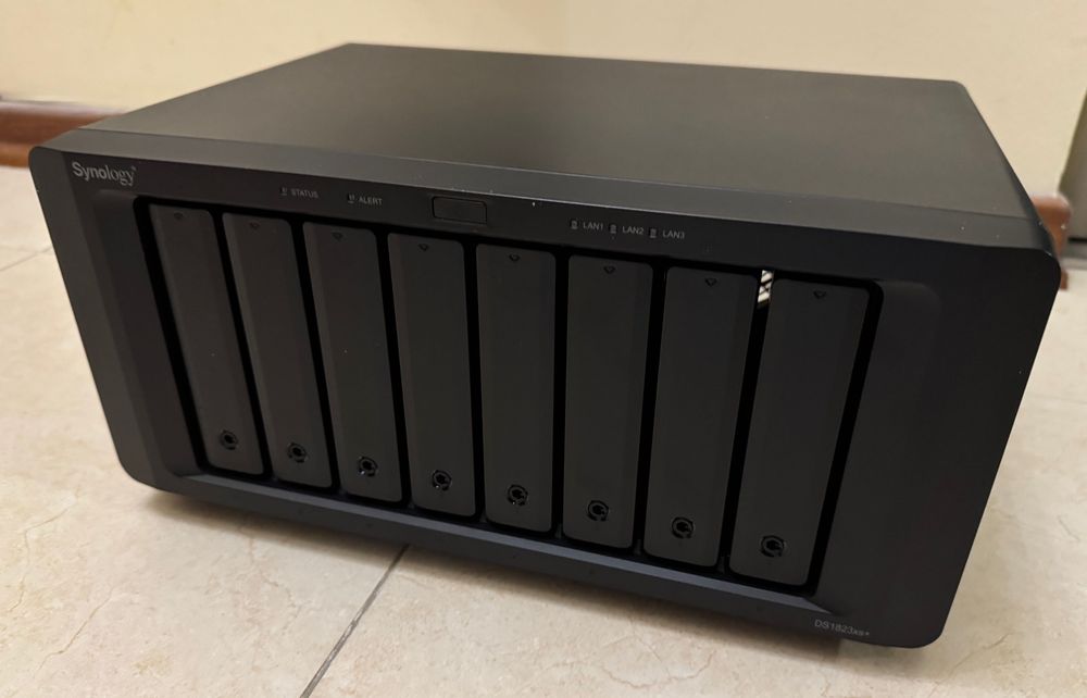 Мережеве сховище Synology DiskStation DS1823xs+