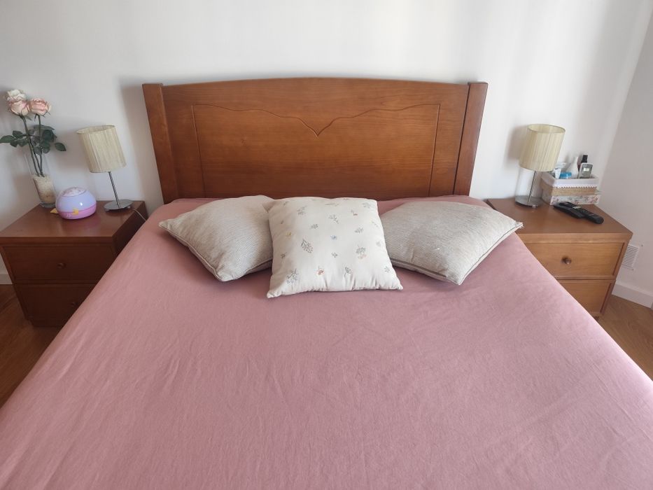 Cama+ Cómoda + 3mesinhas de cabeceira e espelho