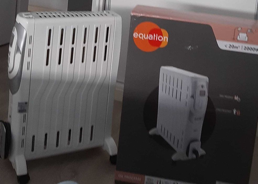 Aquecedor a óleo semi-novo.